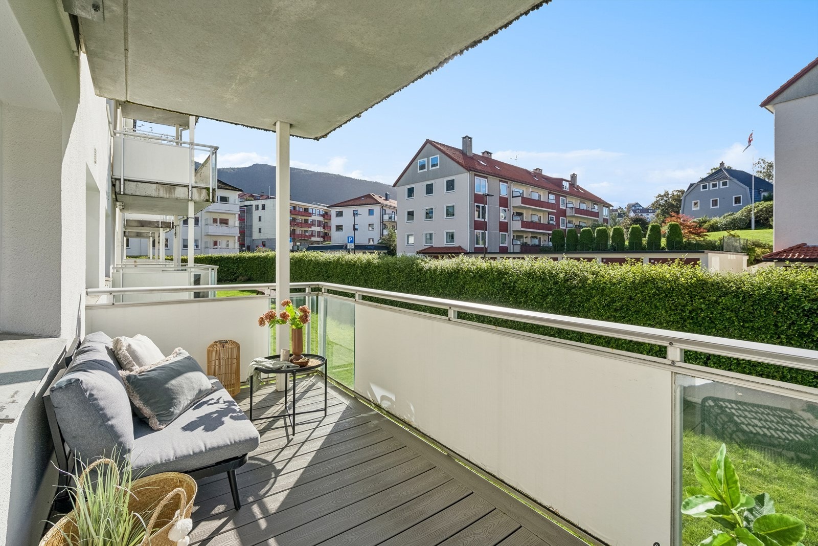 Sørvestvendt balkong med svært gode solforhold. Galleribilde