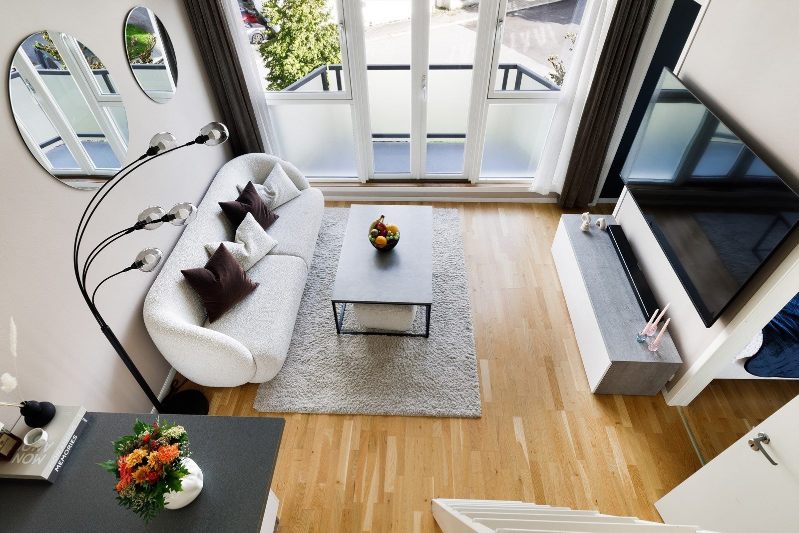 Gulvflatene er primært belagt med parkett og veggene er malt i lyse, behagelige fargetoner Galleribilde