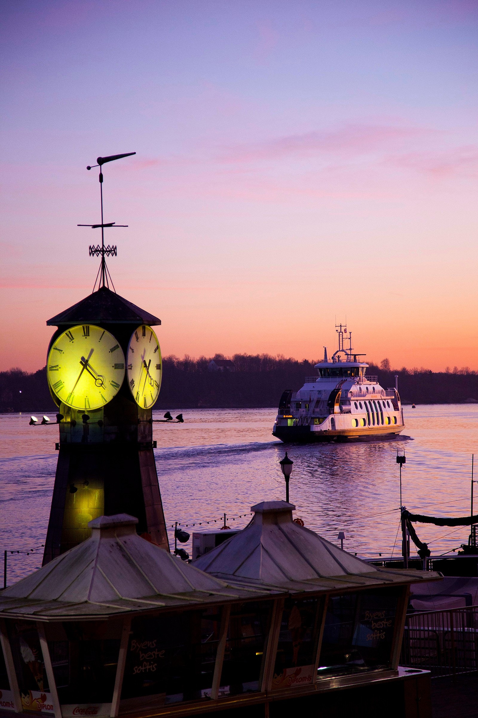En spasertur fra leiligheten finner du Aker Brygge - Her finner du noen av landets beste steder for shopping, restauranter, kaféer og utesteder. Galleribilde