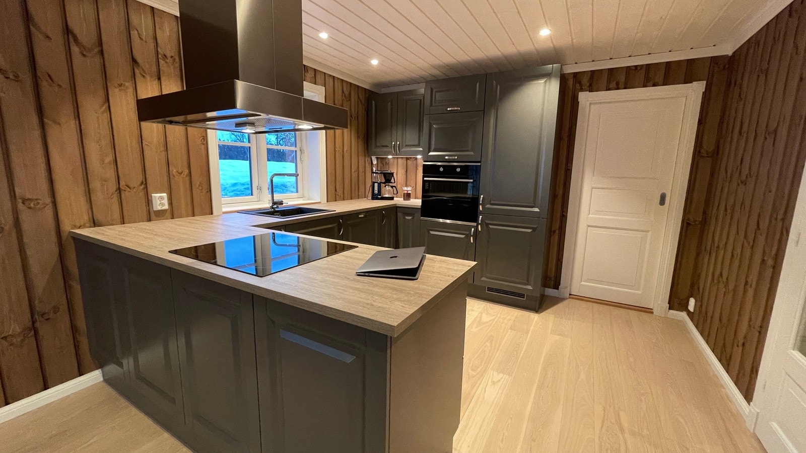 Kunde tilpasset farger og kjøkken. Galleribilde