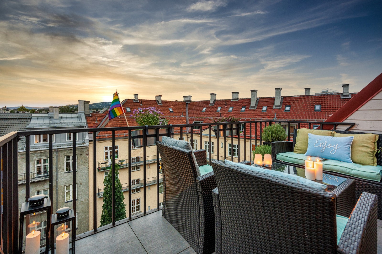 Fra terrassen er det fantastisk utsikt, både mot Holmenkollen og Oslofjorden. Galleribilde