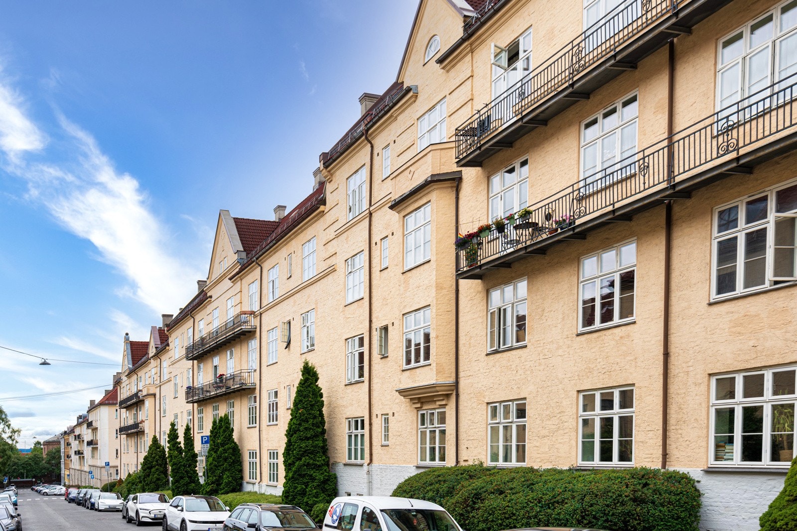 Eiendommen har en meget attraktiv, rolig og barnevennlig beliggenhet rett ved flotte Torshovparken. Galleribilde