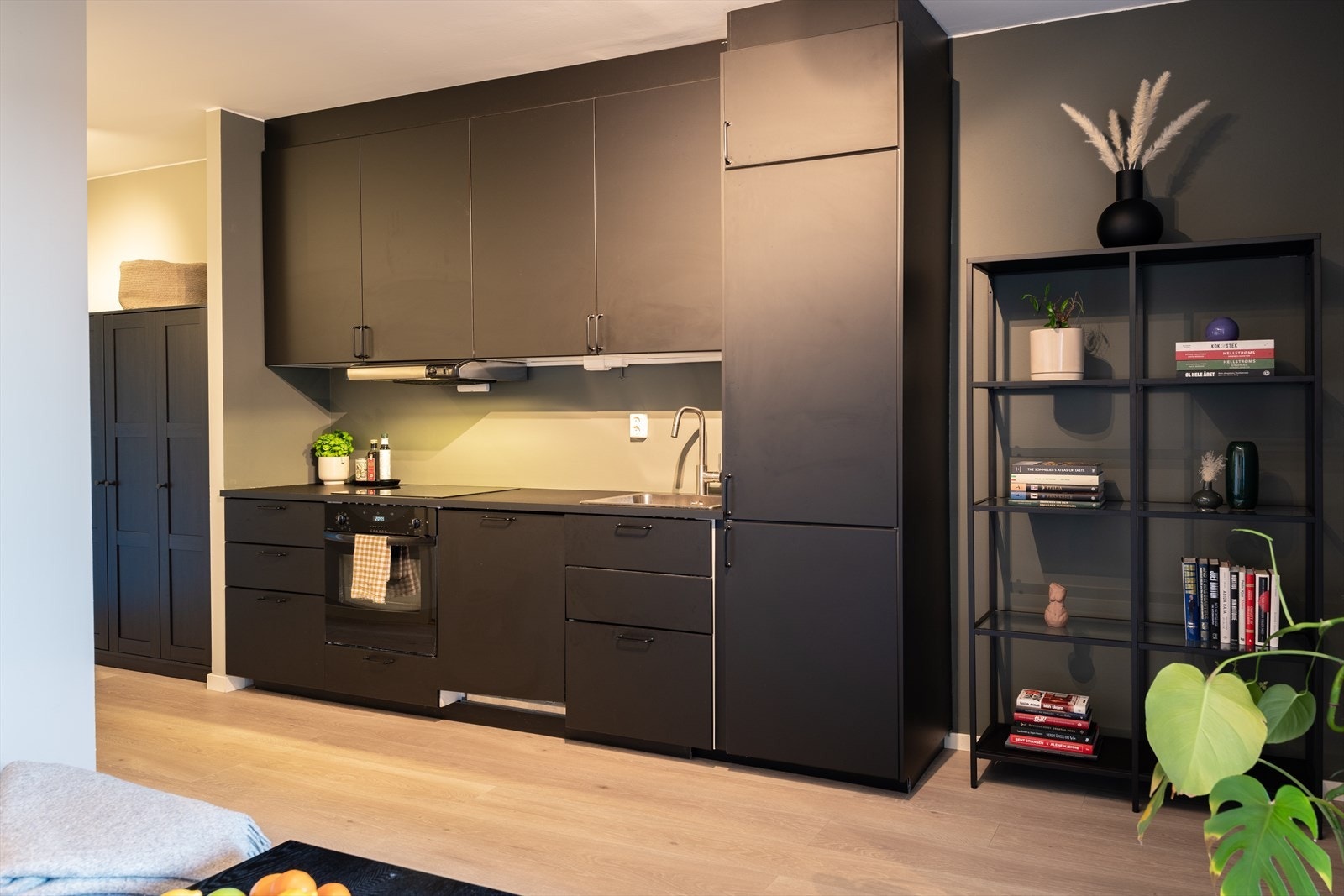 Moderne og nytt kjøkken satt inn i 2021. Galleribilde