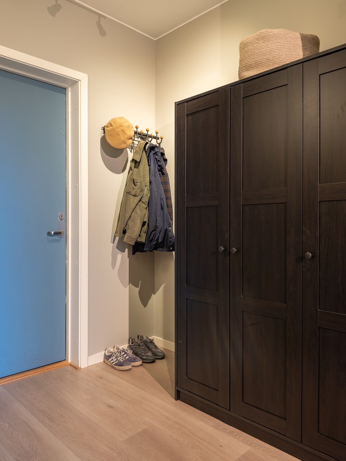 Her har du rikelig med skapplass for oppbevaring. Galleribilde