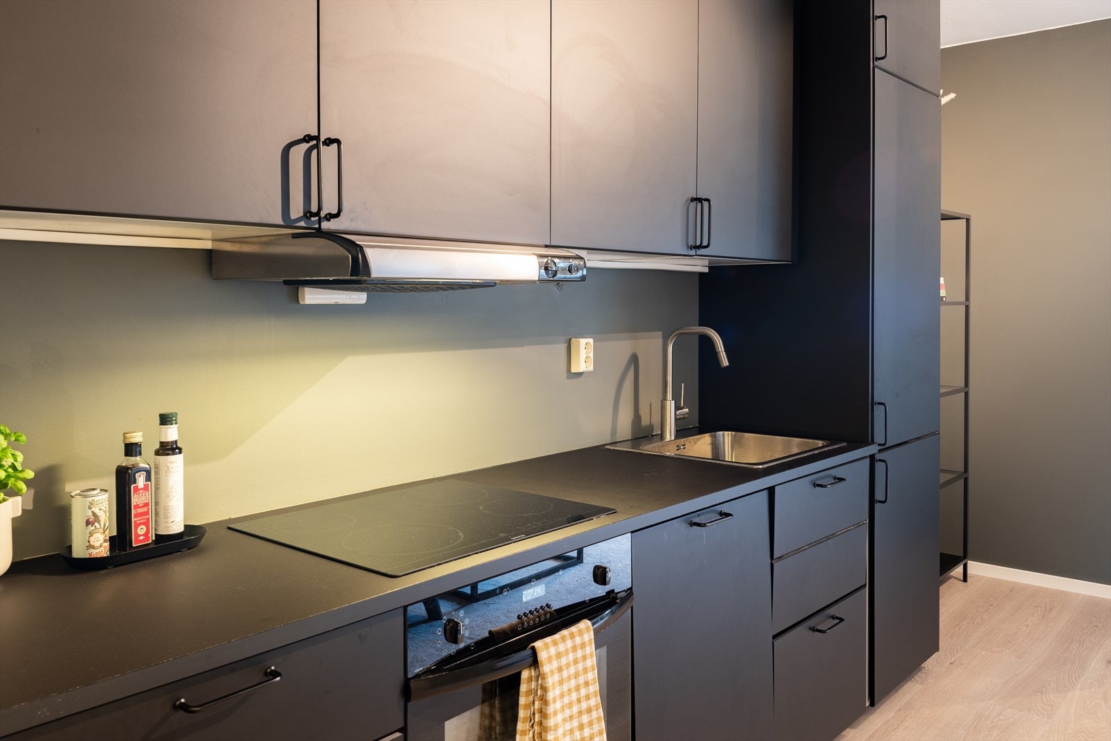 Kjøkkenet framstår i god stand og er gitt tilstandsgrad 1 av takstmann. Galleribilde