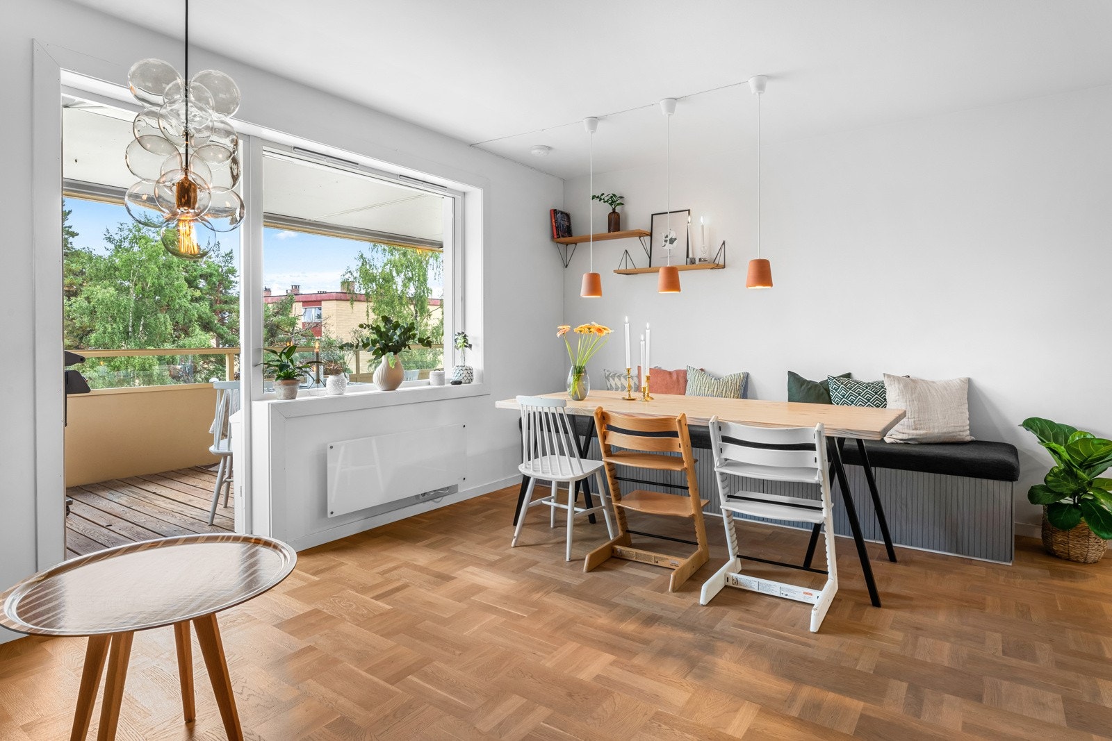 Fra stuen er det utgang til flott sydvendt balkong. Galleribilde