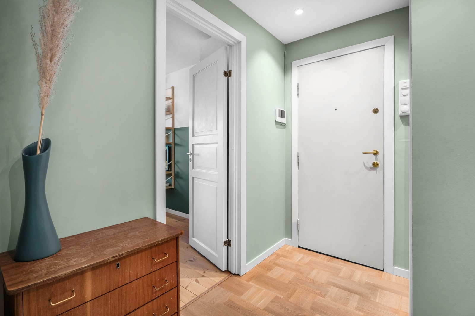 I forbindelse med oppgradering av det elektriske anlegget i 2021, ble det også lagt nye spotter i gang. Galleribilde