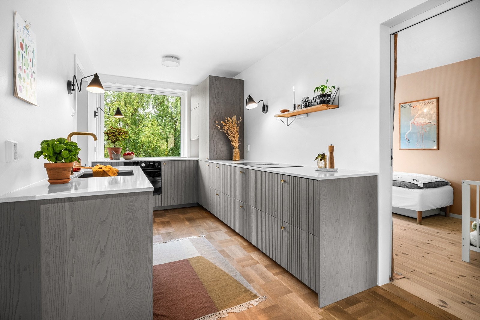 Boligen ble omfattende oppusset i 2021 med stedvis nytt furugulv, oppgradering av det elektriske anlegg med nye kurser til kjøkken og nytt kjøkken. Galleribilde