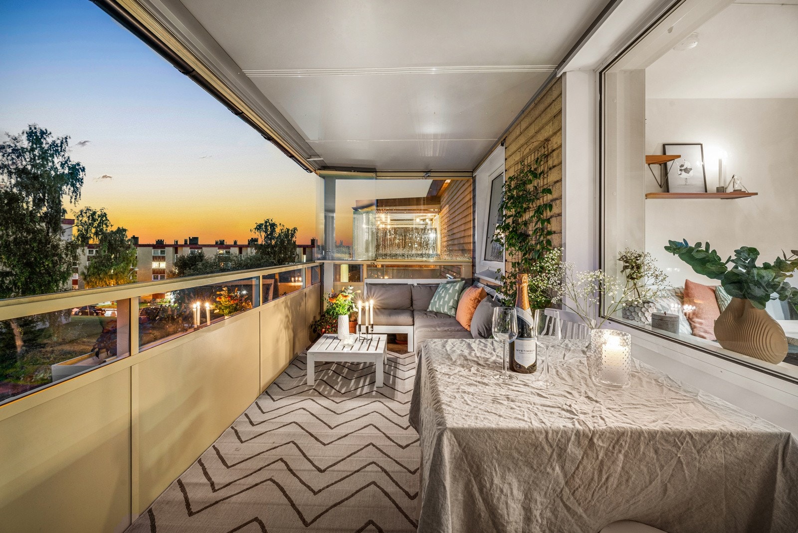 Leiligheten har en meget sentral beliggenhet i et attraktivt boligområde på Oppsal. Galleribilde