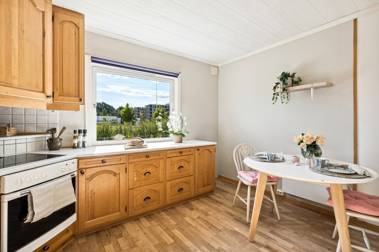 ... samt god plass til spisebord Galleribilde