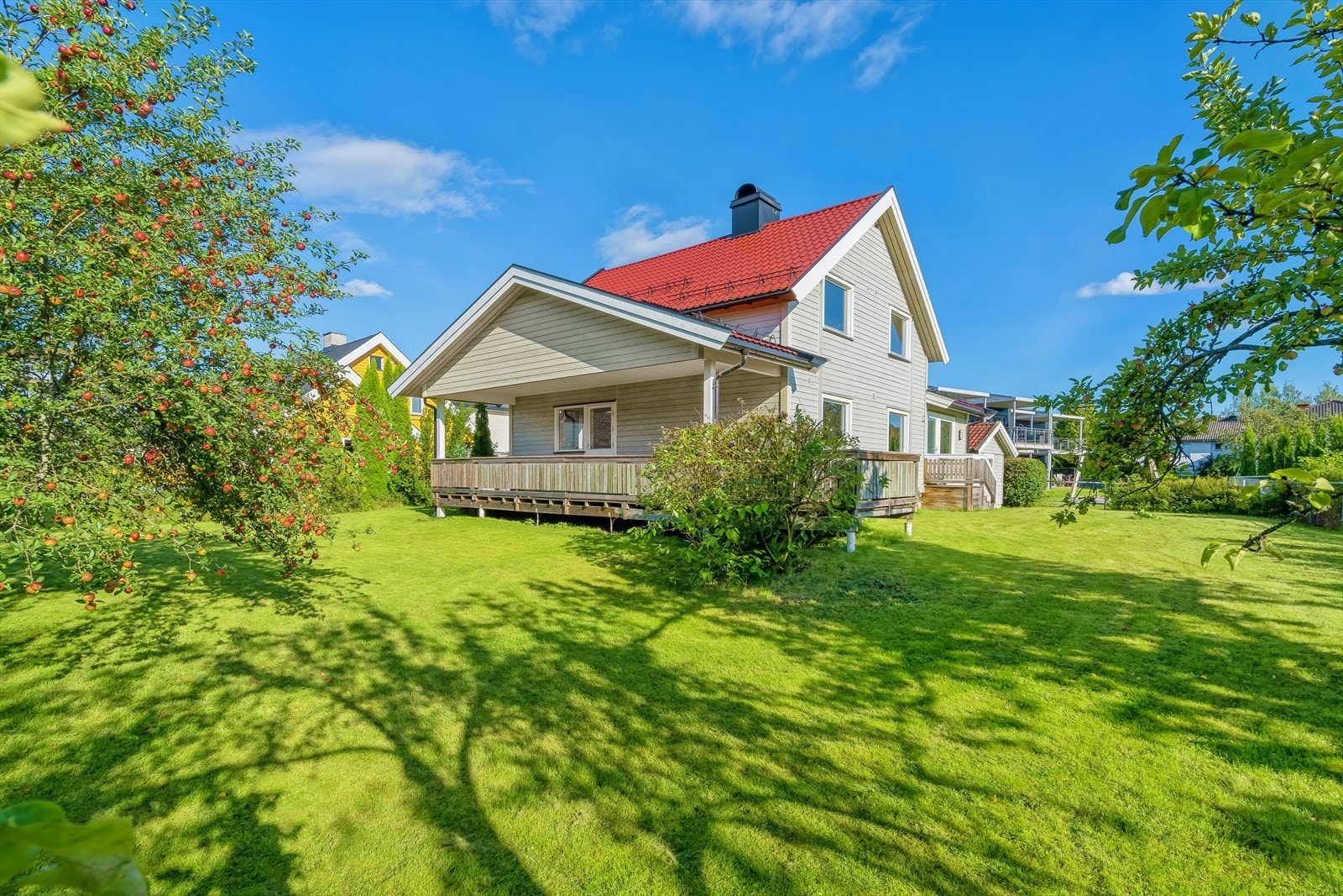 Her får du en skjermet følelse selv om boligen ligger i et boligfelt Galleribilde