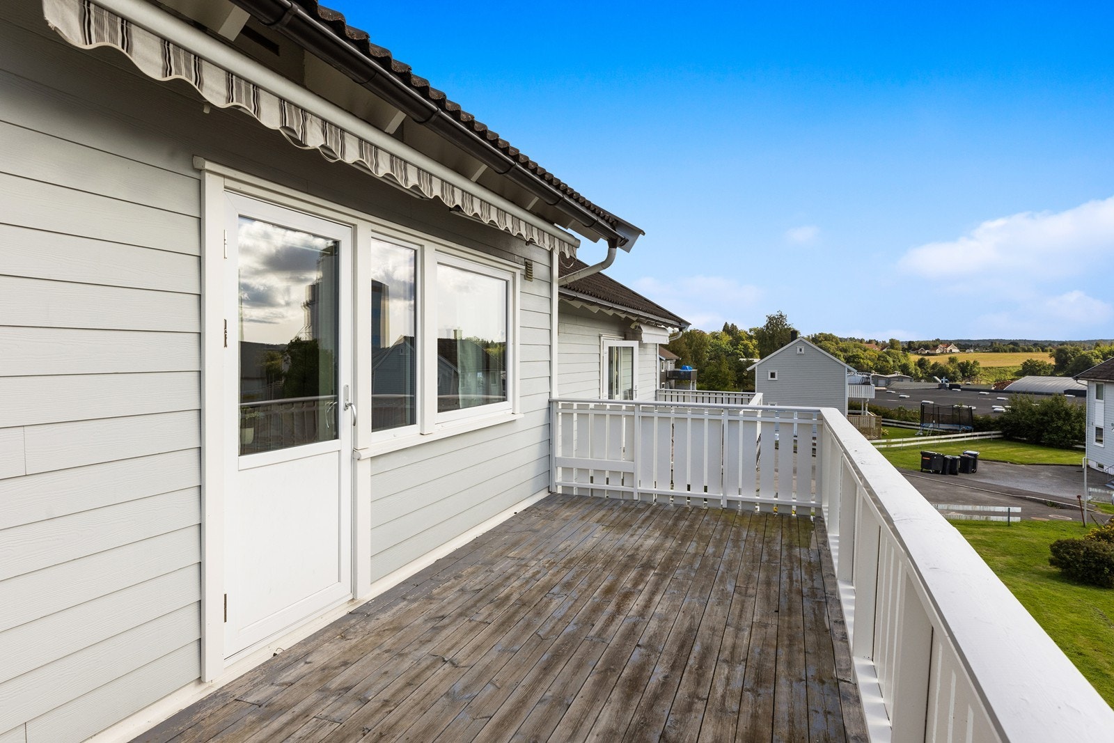 Den sydvestvendte balkongen er av god størrelse (15 m²) og har gode solforhold Galleribilde