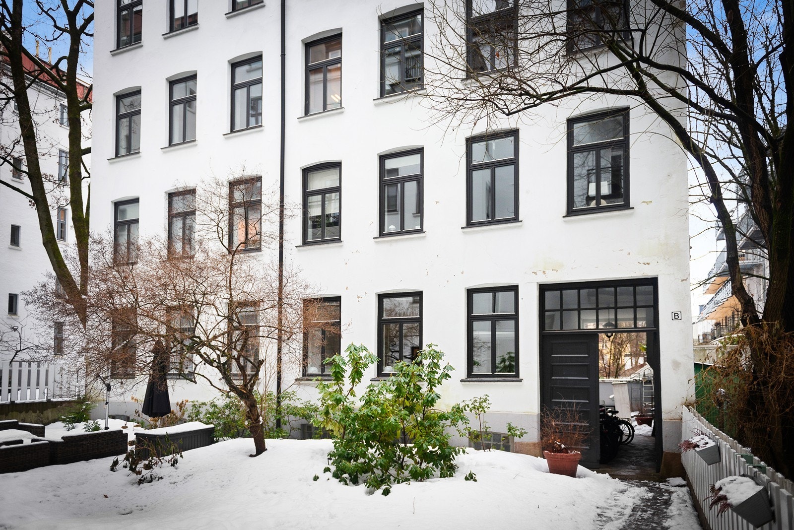 Leiligheten ligger i indre bakgård godt skjermet fra trafikk og støy i en klassisk bygård på attraktive Majorstuen Galleribilde