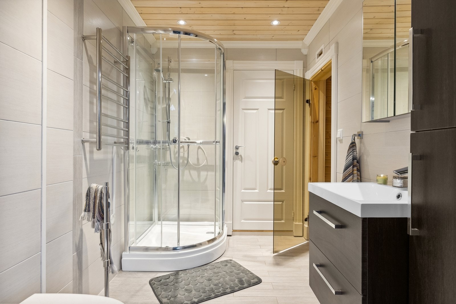 Fra badet har du også tilgang til badstue Galleribilde