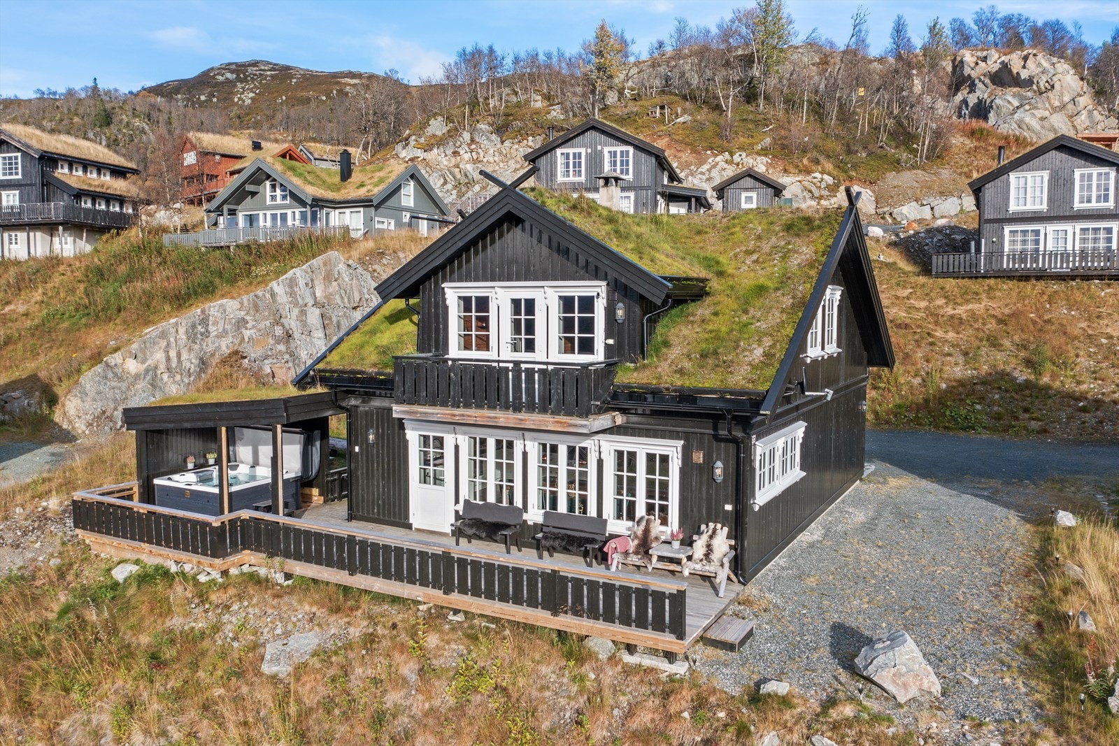 En romslig familiehytt over 2 plan med gode løsninger og høy standard Galleribilde