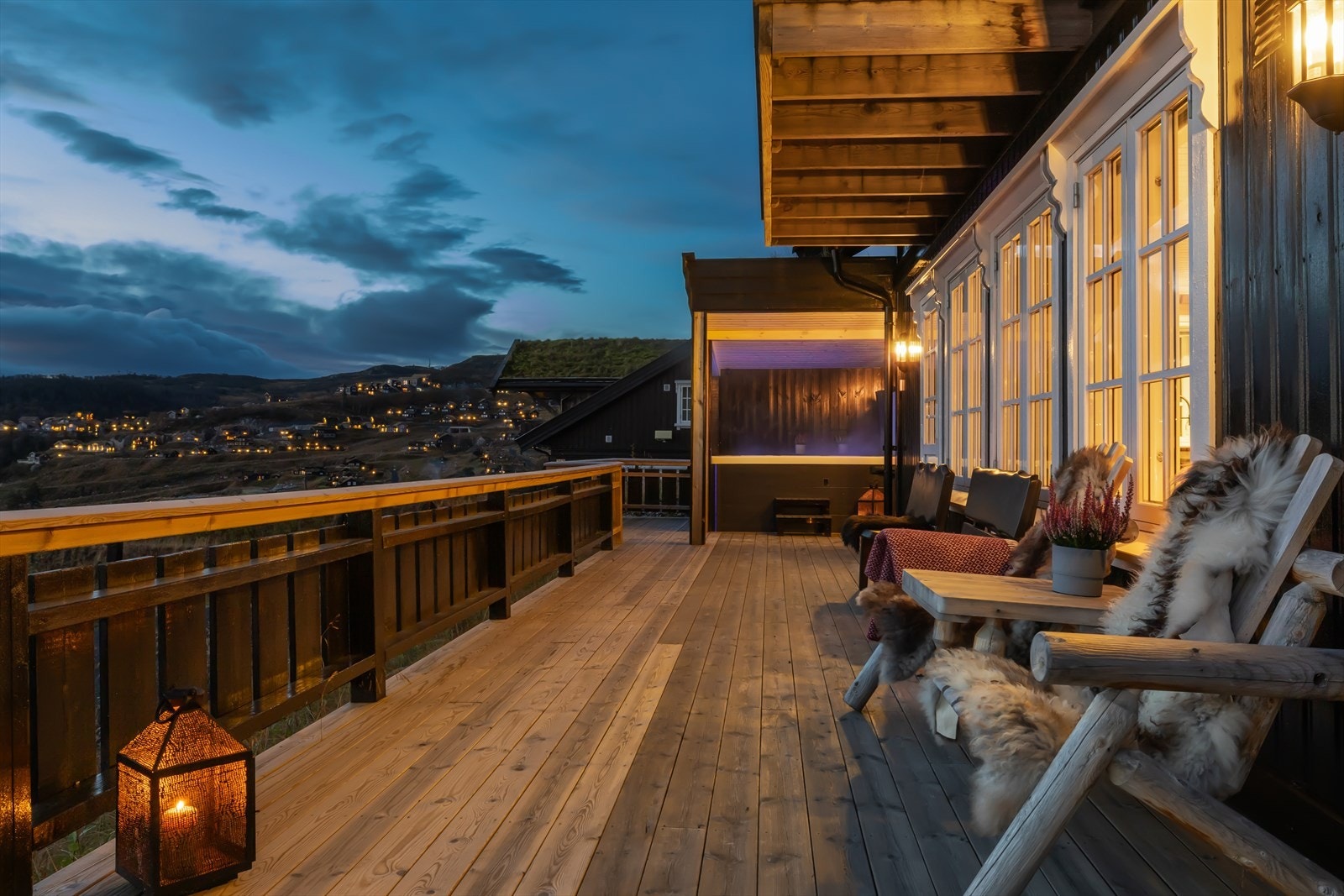 Stor terrasse på 37 kvm med nydelige utsikts- og solforhold Galleribilde