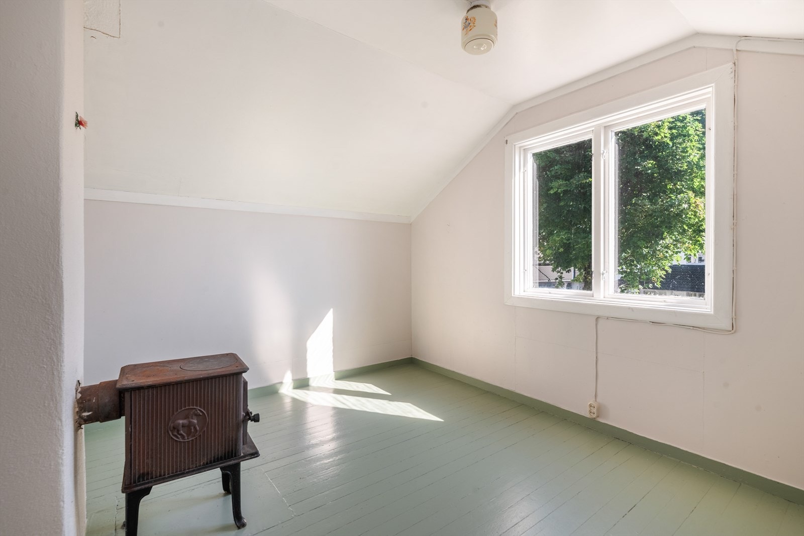 I 2.etg er det to lyse og trivelige soverom. Galleribilde