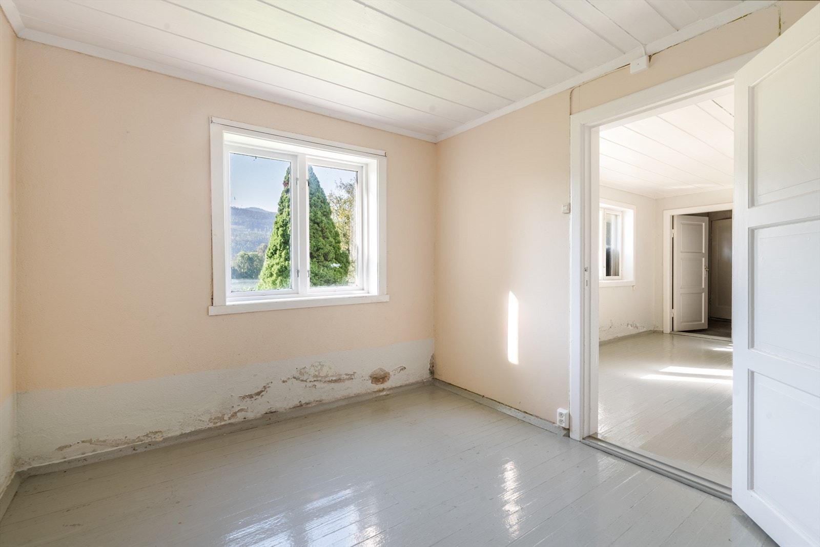 Rom i kjelleretasje Galleribilde
