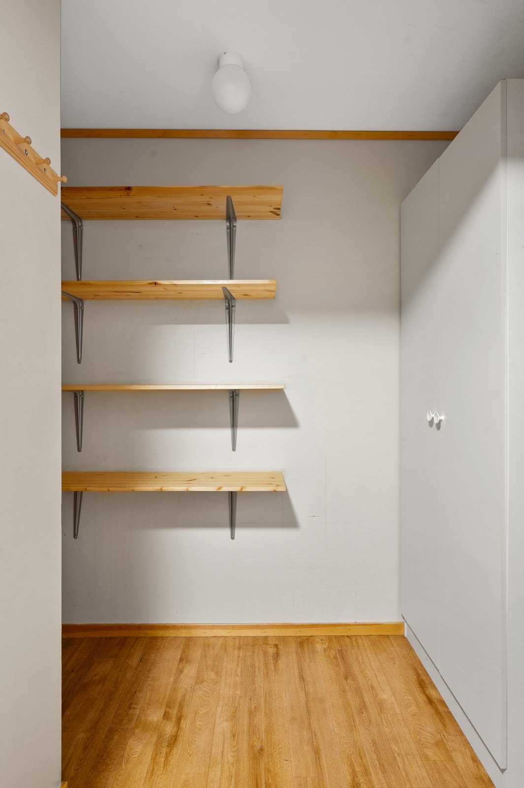 Bod med adkomst fra entré Galleribilde