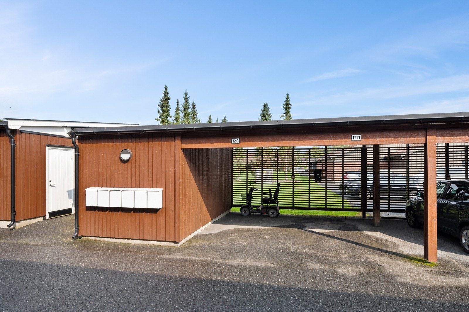 Til leiligheten medfølger plass i carport med el-bil lader Galleribilde