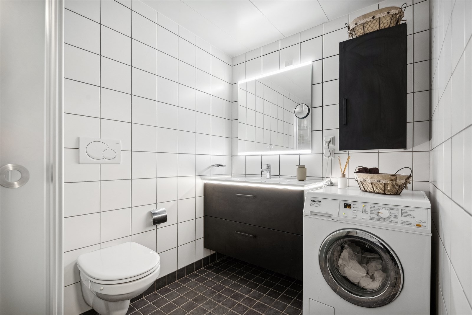 Boligens baderom med ny innredning i 2022. Galleribilde