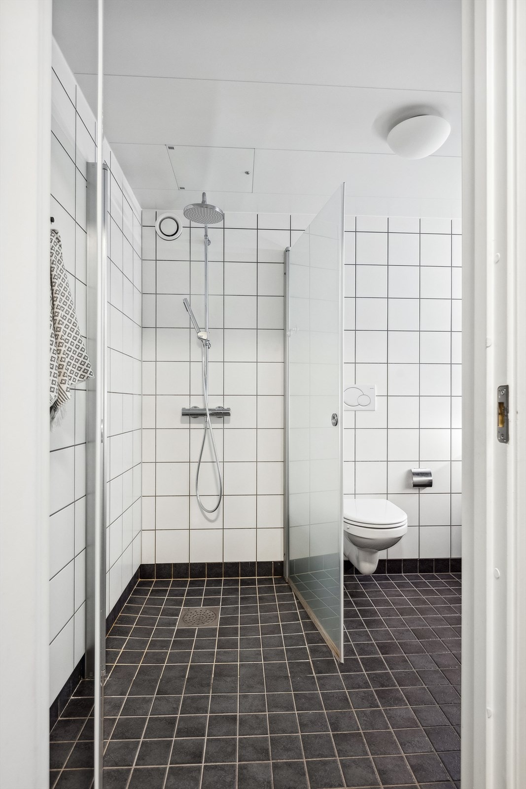 Elektriske varmekabler gir en behagelig gulvvarme. Galleribilde