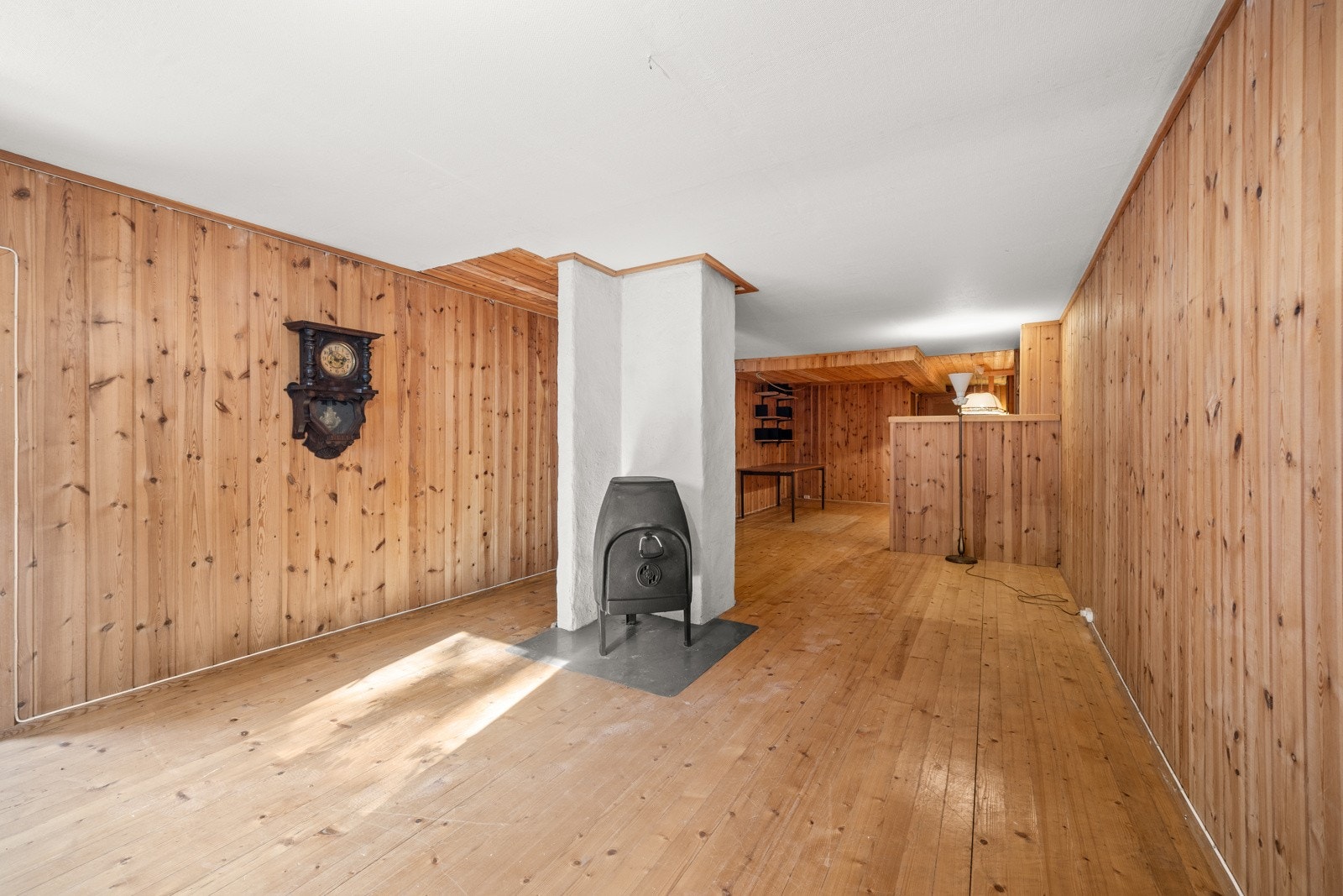 Rom benyttet som kjellerstue. Galleribilde