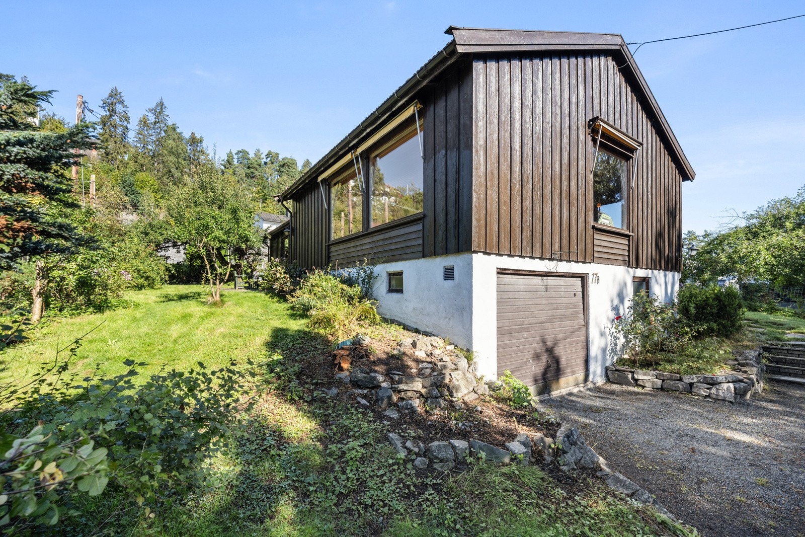 Dette er en innholdsrik og romslig enebolig med behov for modernisering. Galleribilde