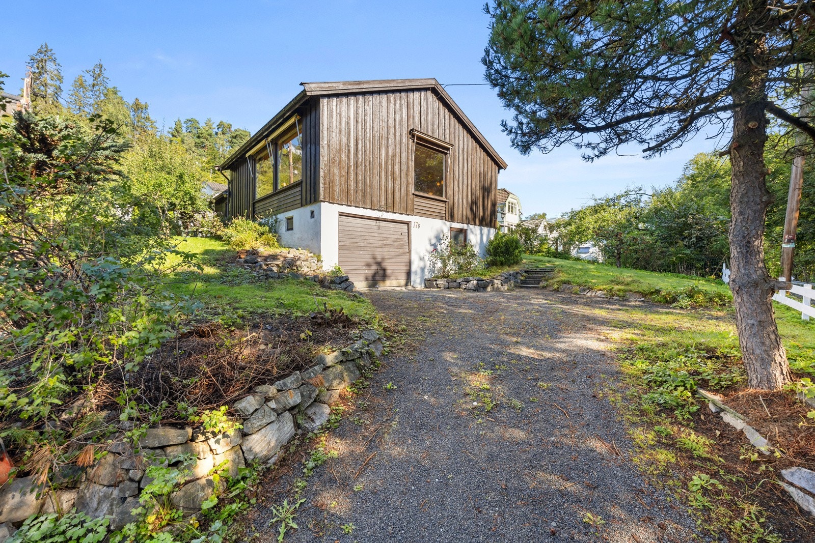 Boligen fremstår godt vedlikeholdt, men har behov for modernisering. Galleribilde