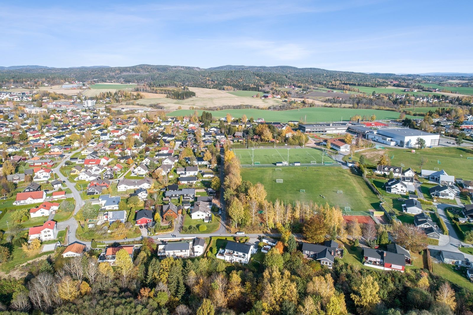 Dronebilde over Spikkestad. Galleribilde