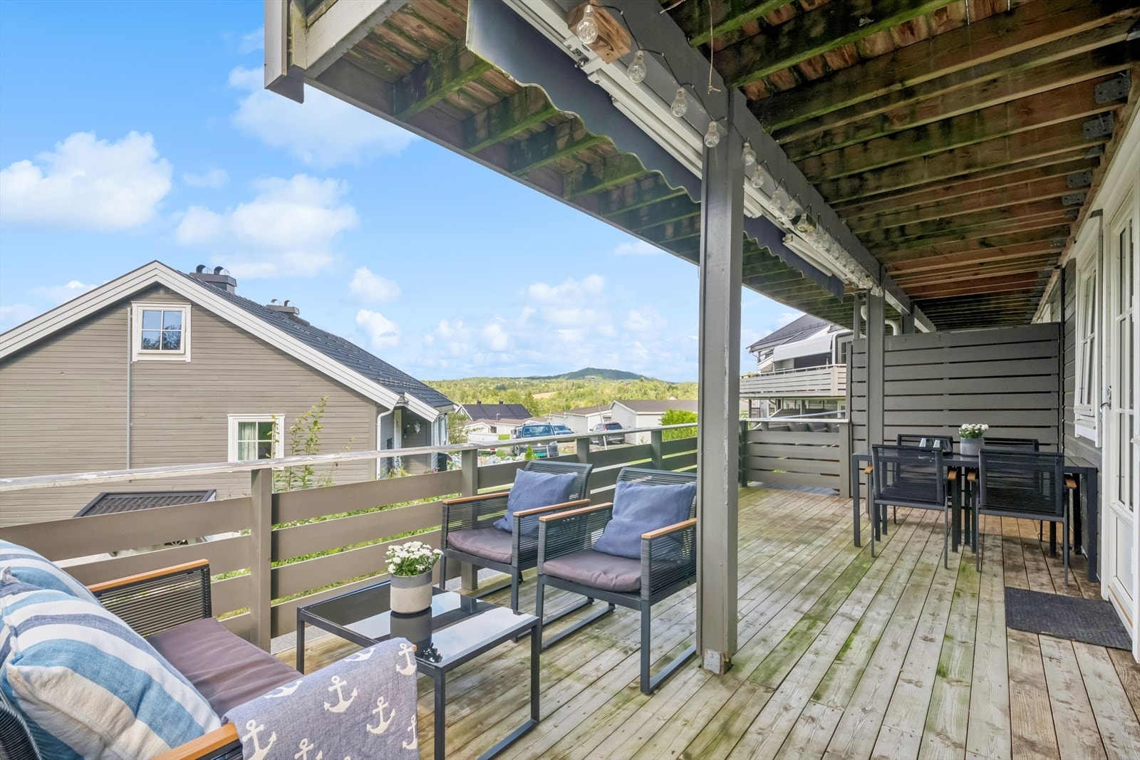 God plass til flere soner på terrassen. Galleribilde