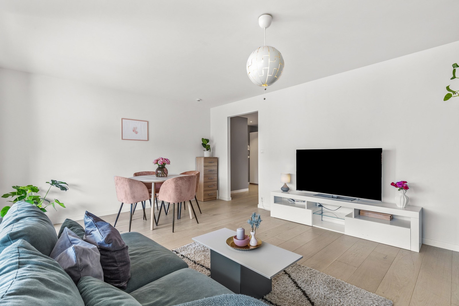 Adskilt stue med adkomst fra gang Galleribilde