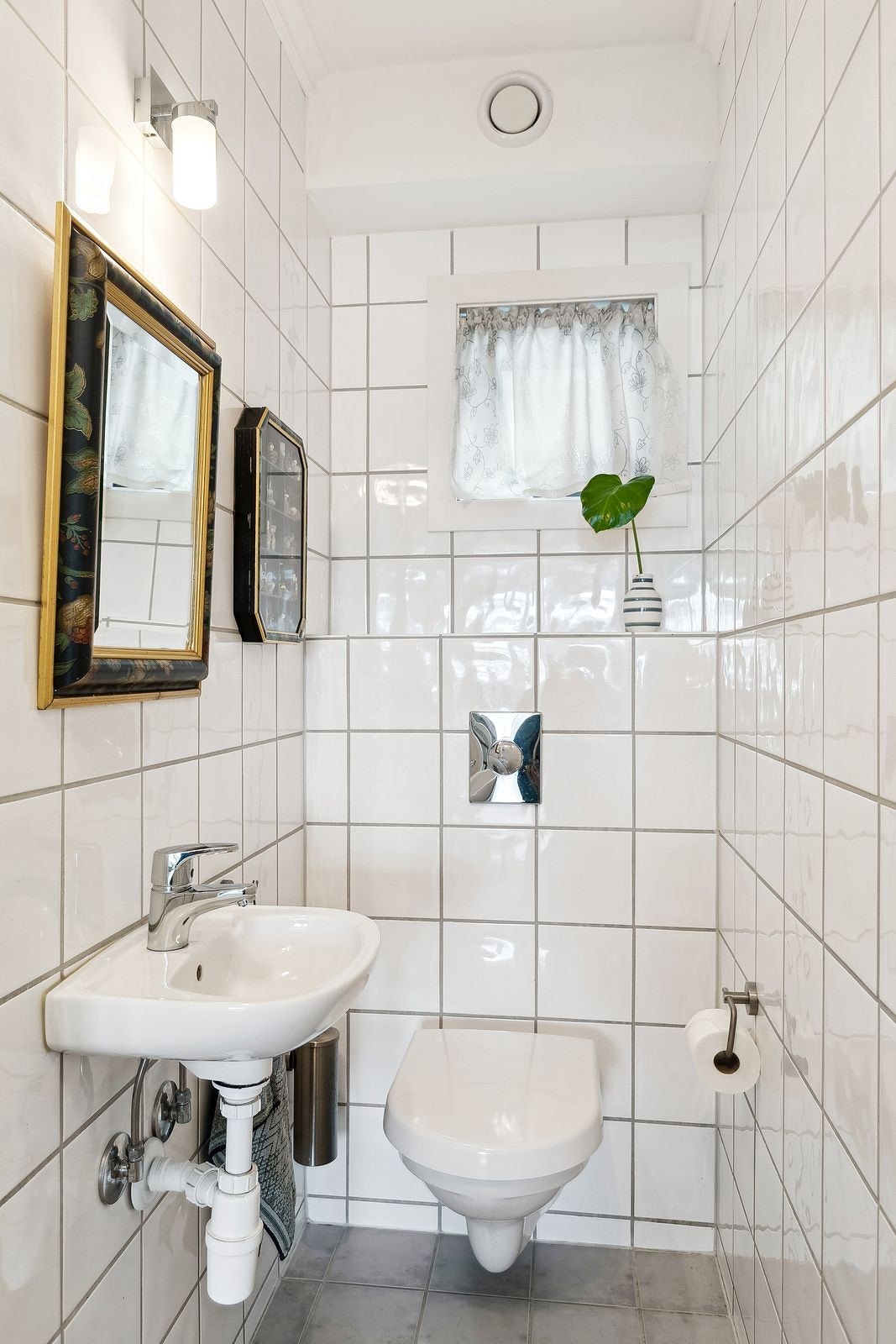 Separat WC-rom i 1. etasje. Galleribilde