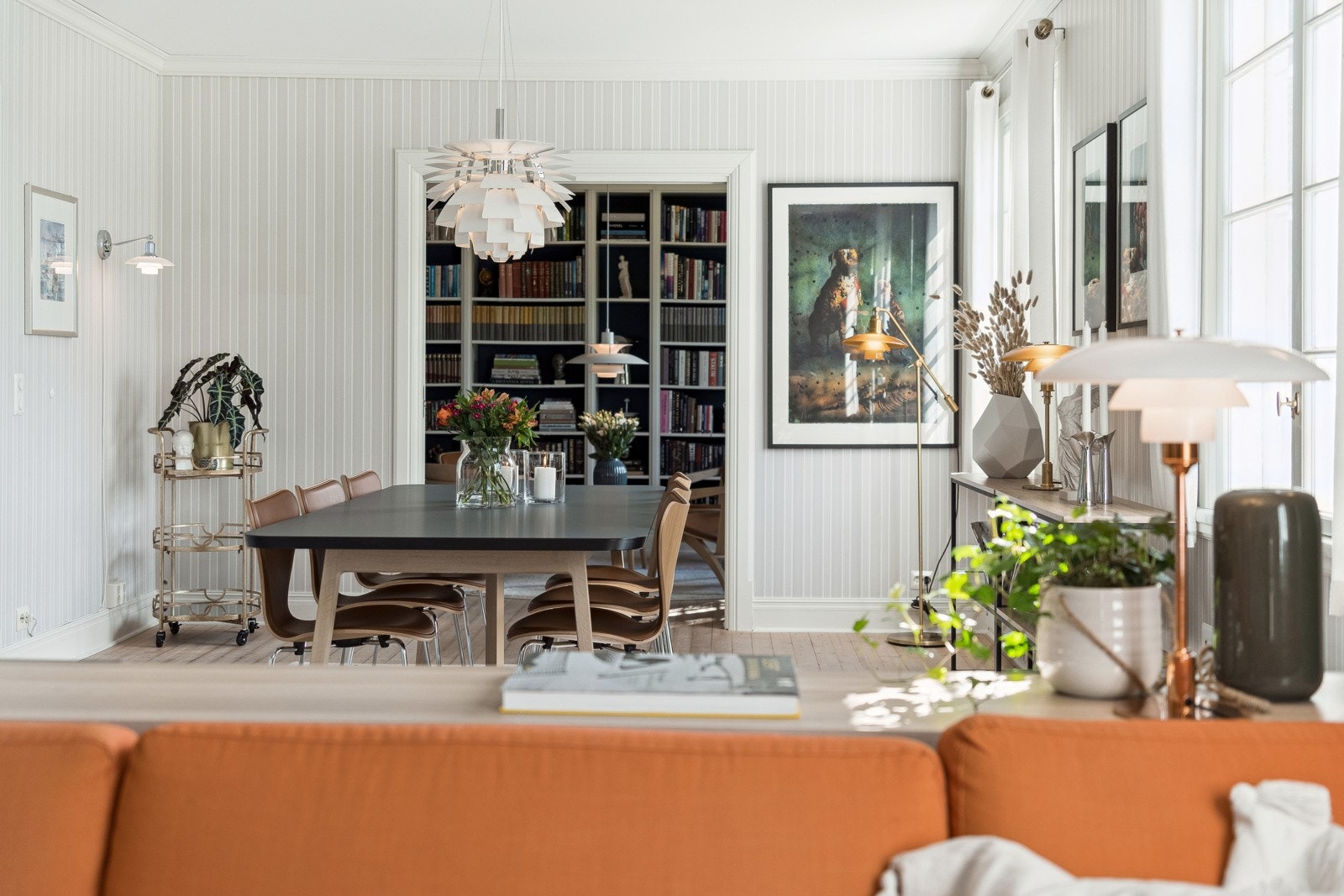 Alle husets tapeter er inspirert av stilen fra byggeåret Galleribilde