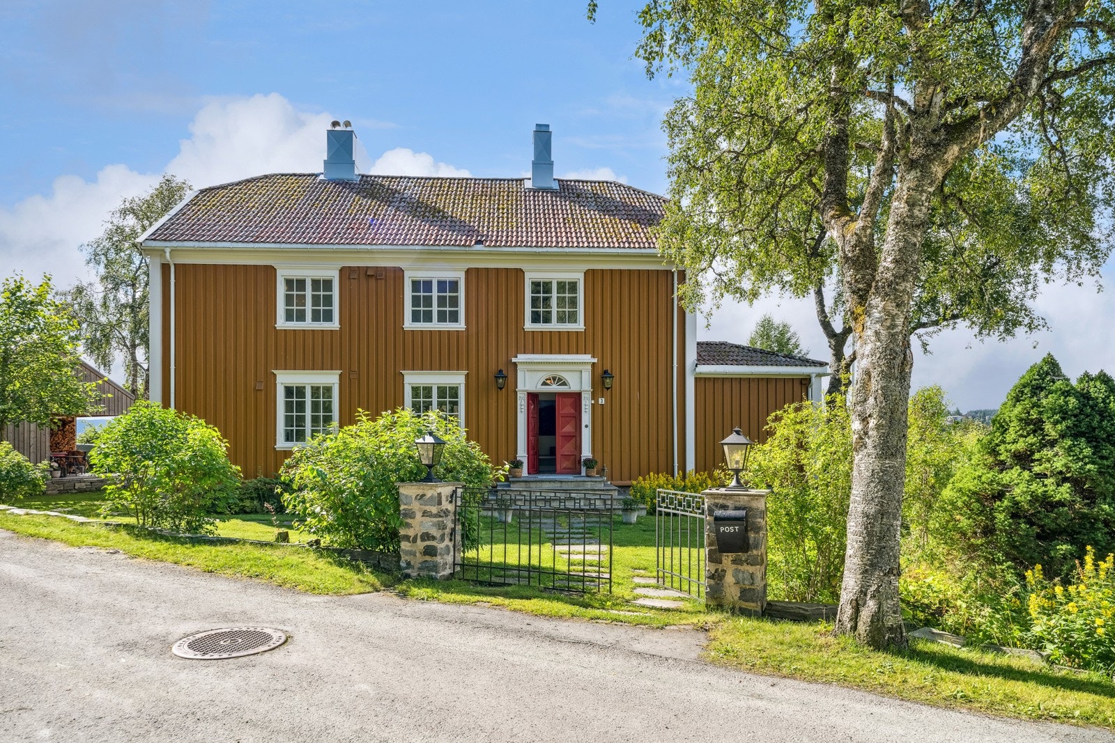 Usedvanlig vakker villaeiendom med gjennomført stil i særklasse. Galleribilde