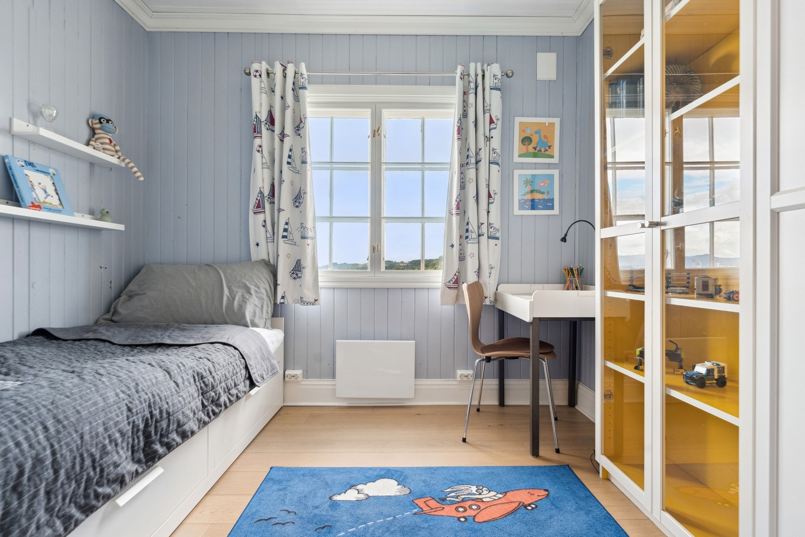 Soverom, 7 kvm, også med originalt panel på vegger. Galleribilde