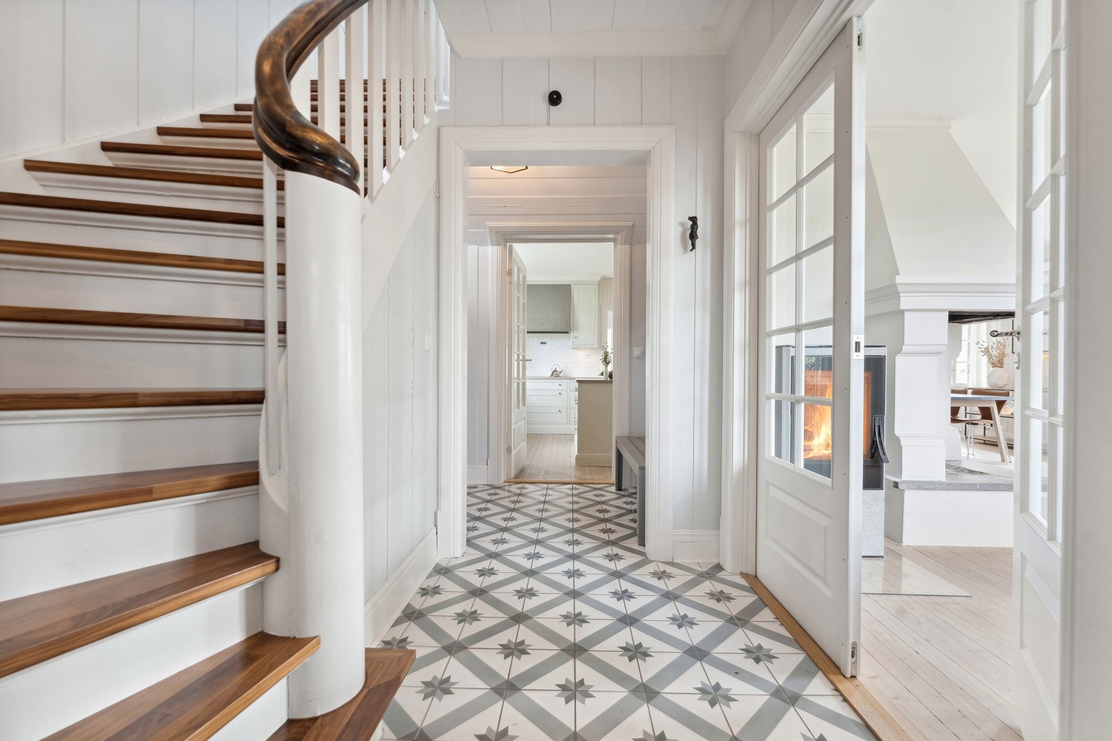 Flisene i gangen er av typen Liten norsk stjerne . Galleribilde