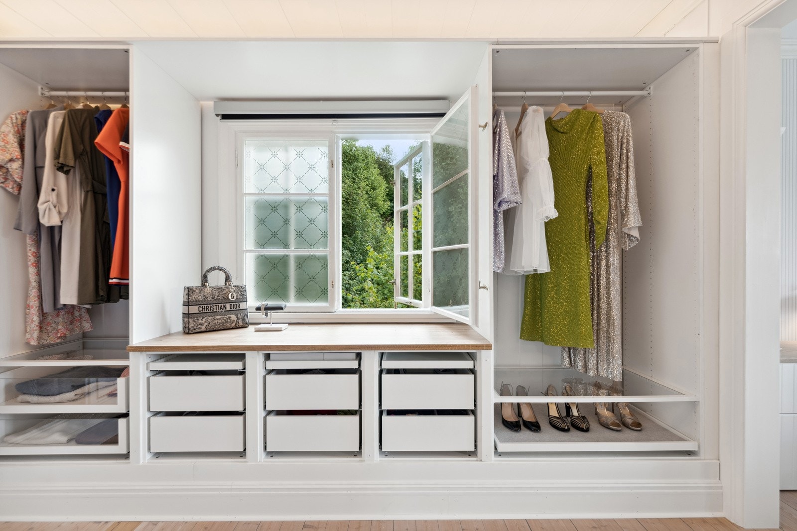 Garderoberom; 10 kvm. Galleribilde