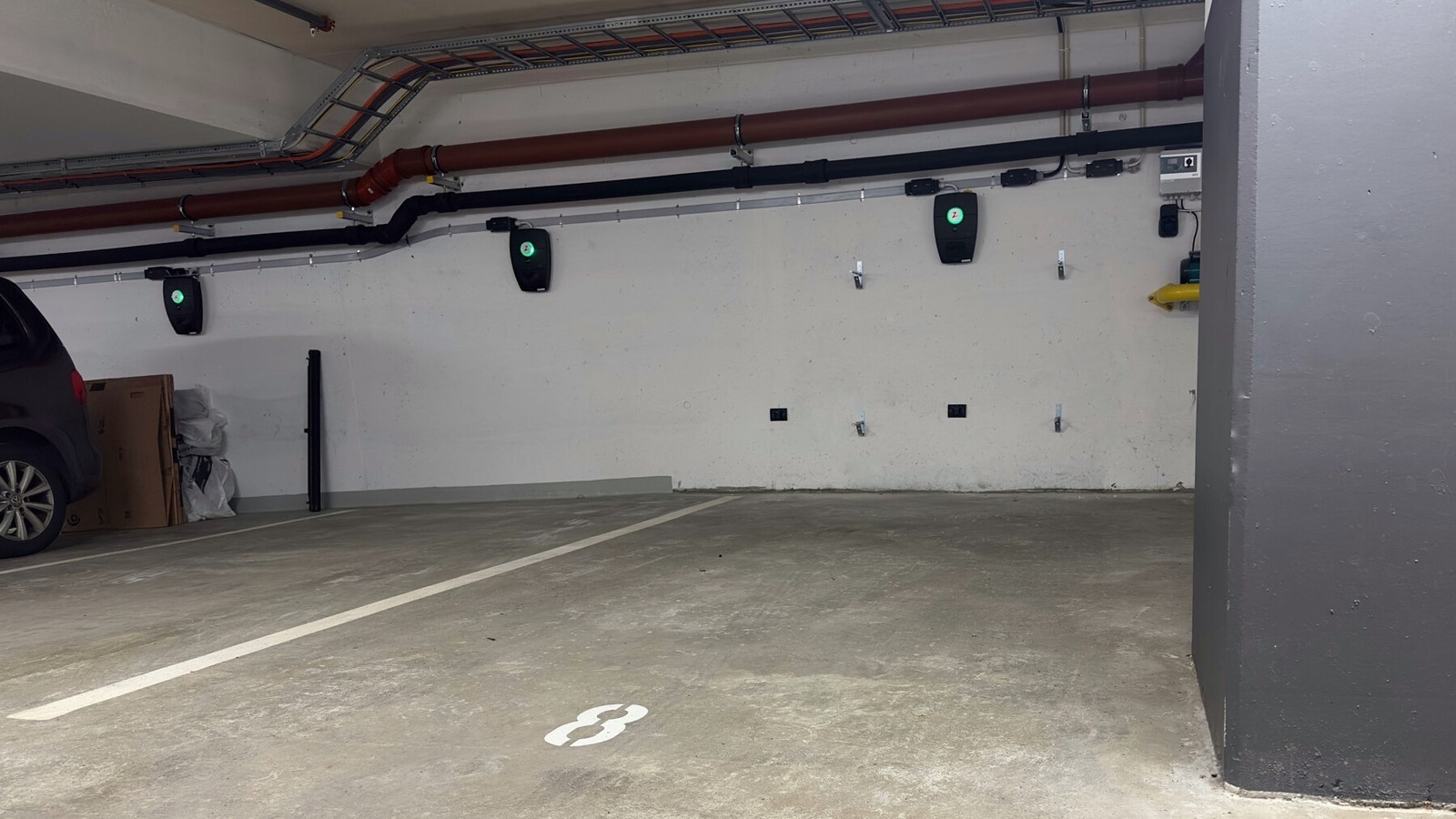 Garasjeplassen med lader kan kjøpes av eier for 350.000,- i tillegg. Galleribilde