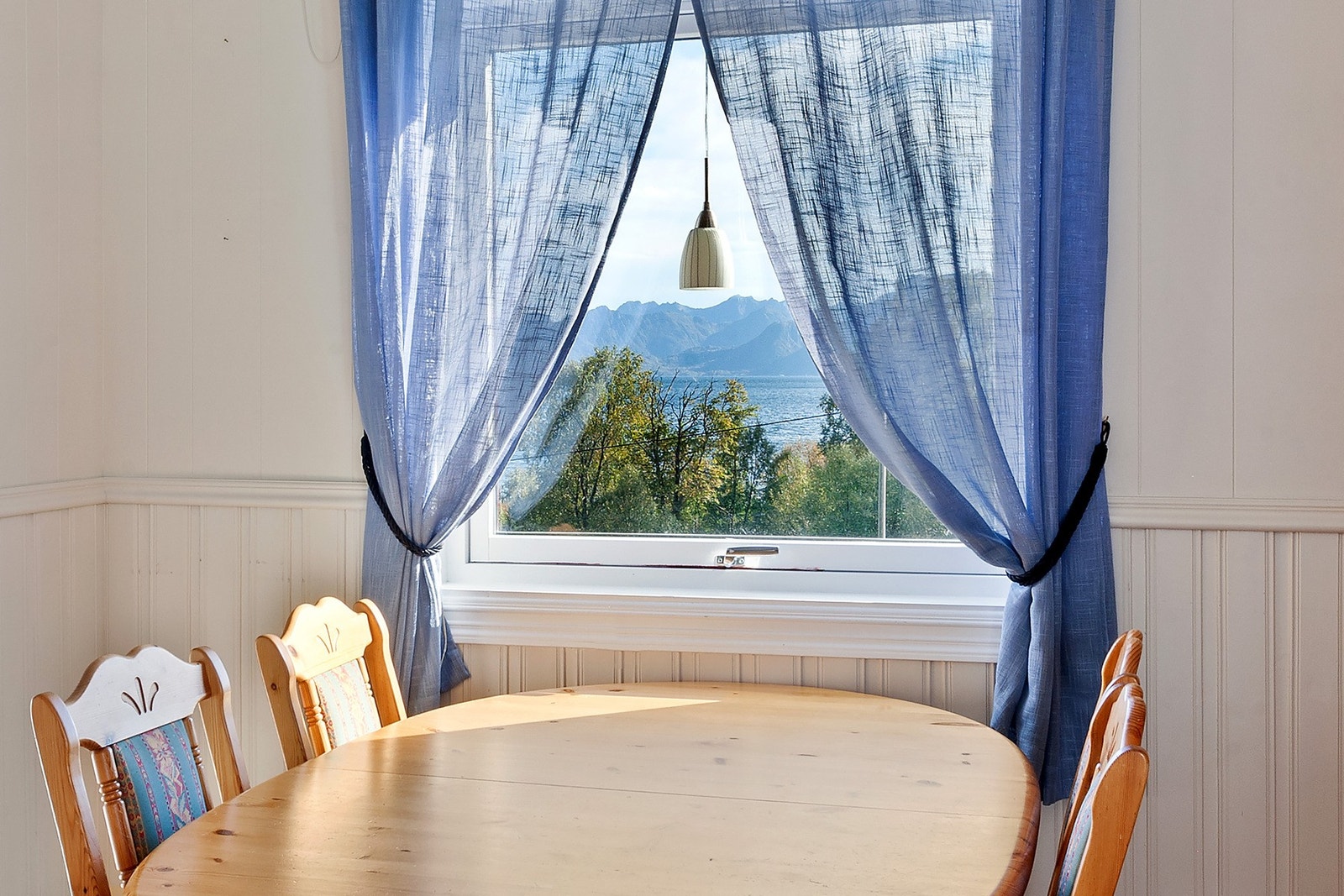 Meget flott utsikt fra stuevinduet. Galleribilde