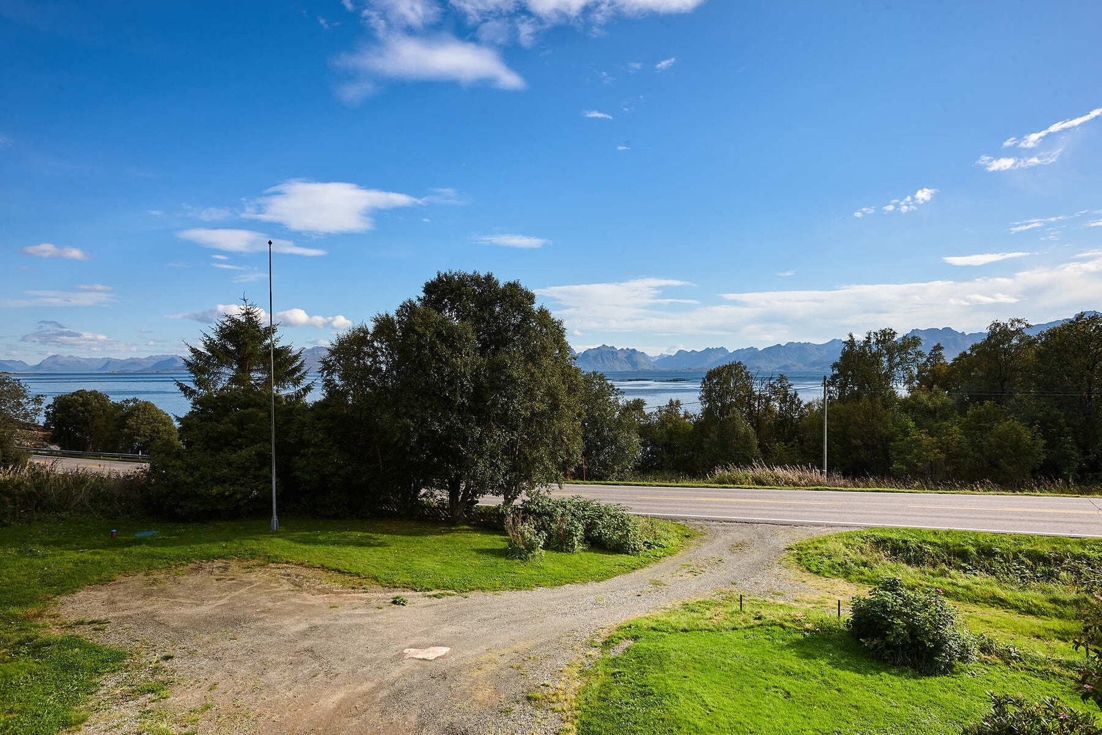 Eiendommen har allerede en vakker utsikt, som kan bli enda bedre med noe skoging. Galleribilde