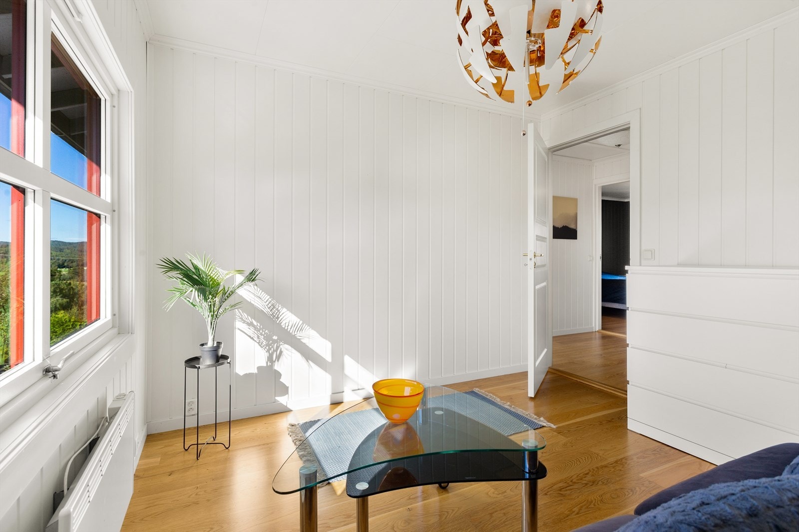 Dette soverommet er innredet som en koselig stue, men passer ypperlig til kontor og barnerom. Galleribilde