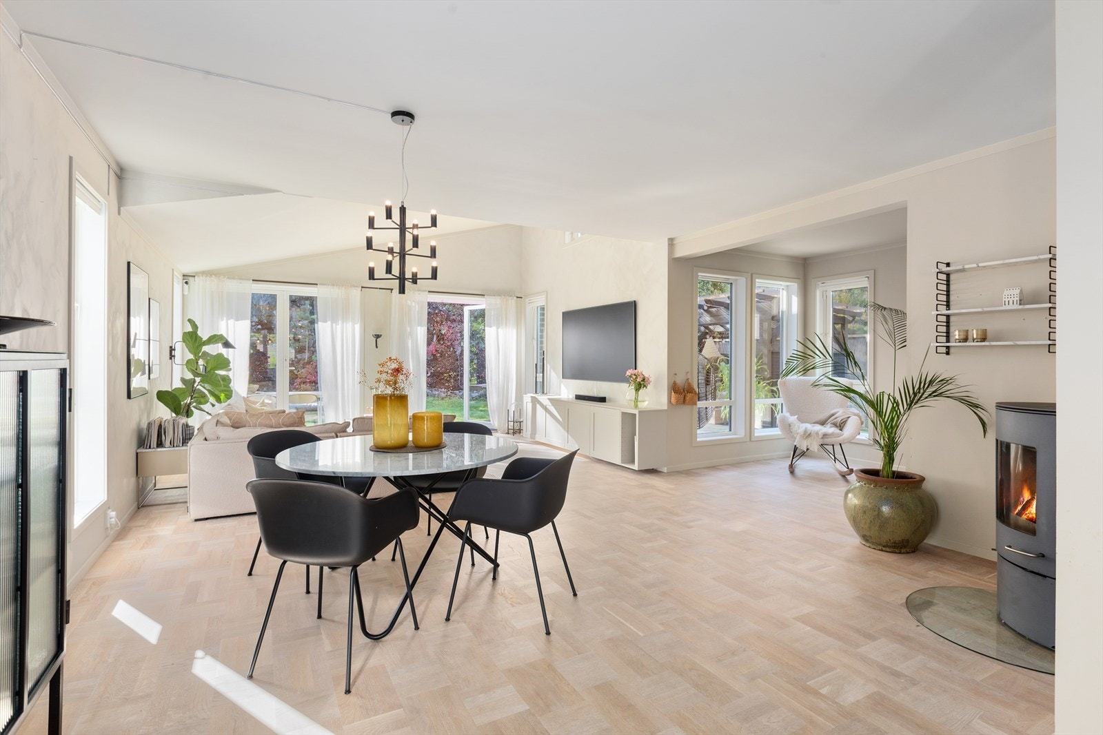 Dette er en delikat og flott bolig, med super planløsning over to plan Galleribilde