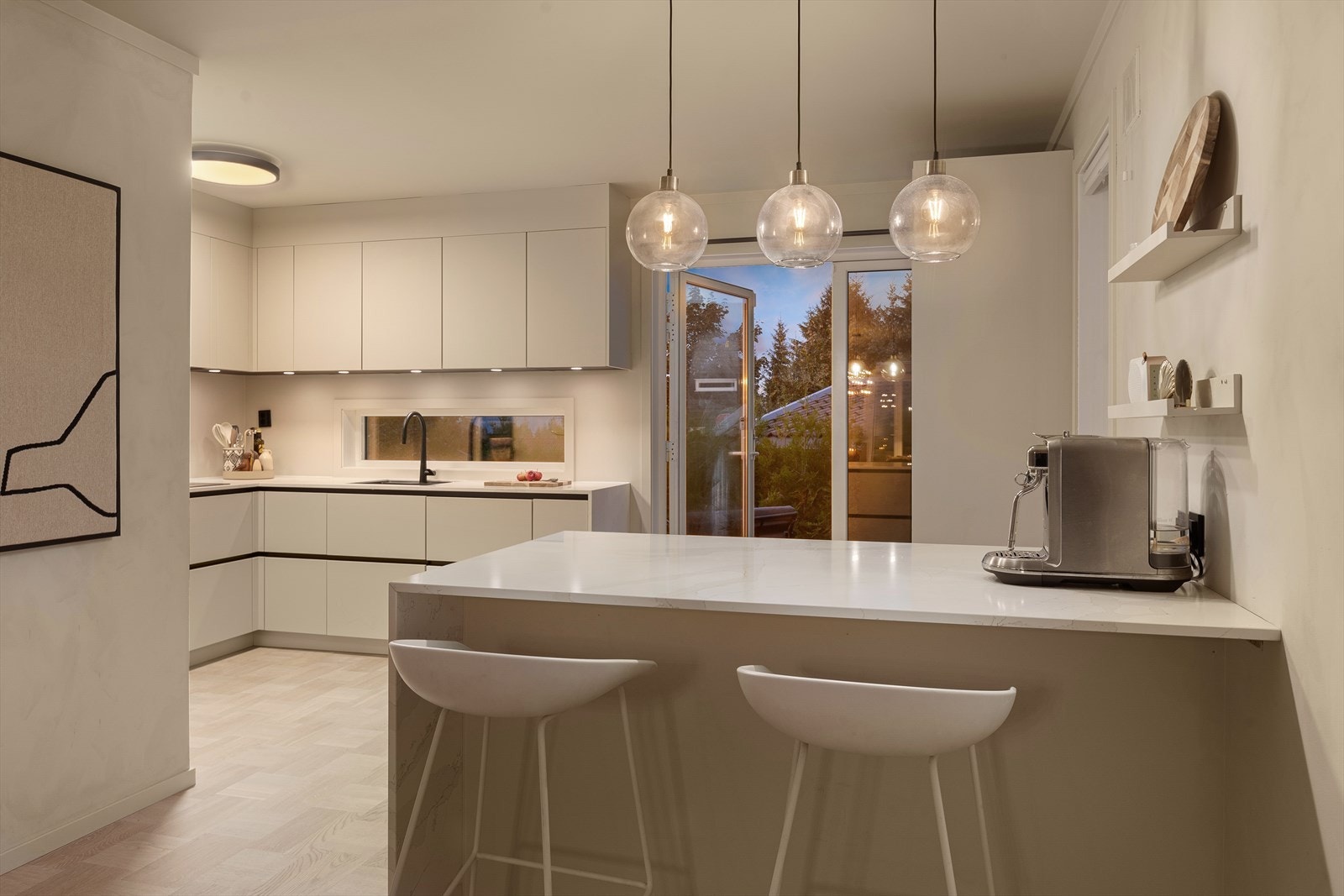 Boligen har flotte farge- og materialvalg - og her kan du flytte rett inn Galleribilde