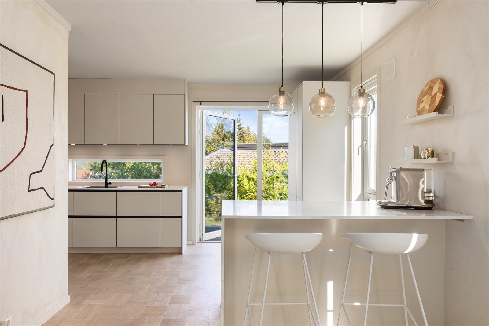 Det er også etablert kjøkkenøy med barløsning Galleribilde