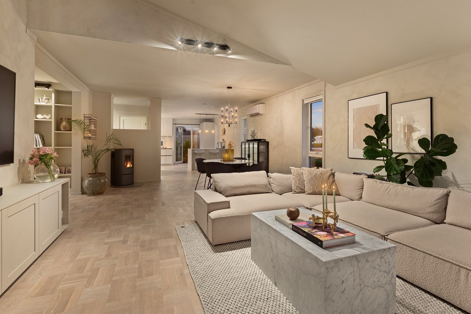 Stuen har også god takhøyde som gir en luftig følelse Galleribilde