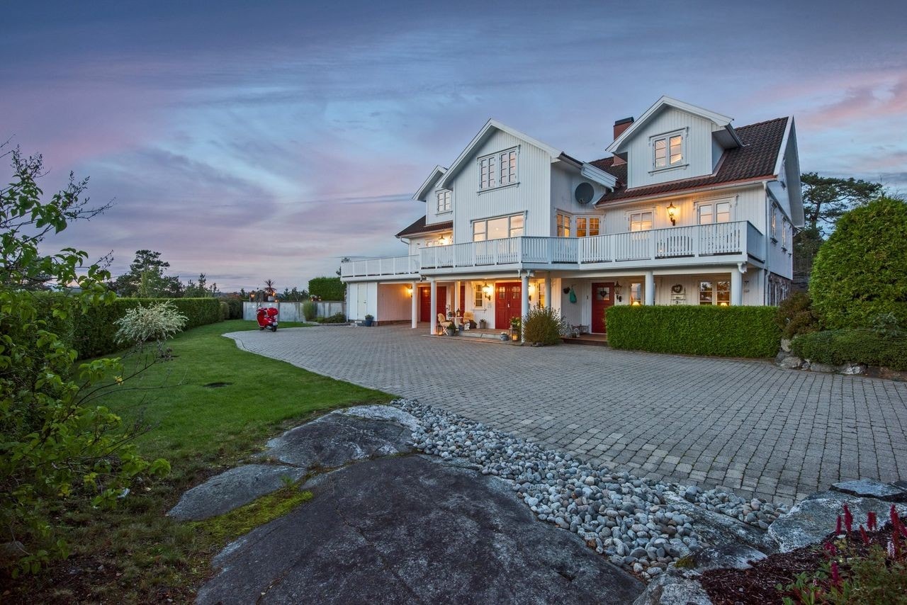 Leiligheten ligger i første etasje til høyre Galleribilde