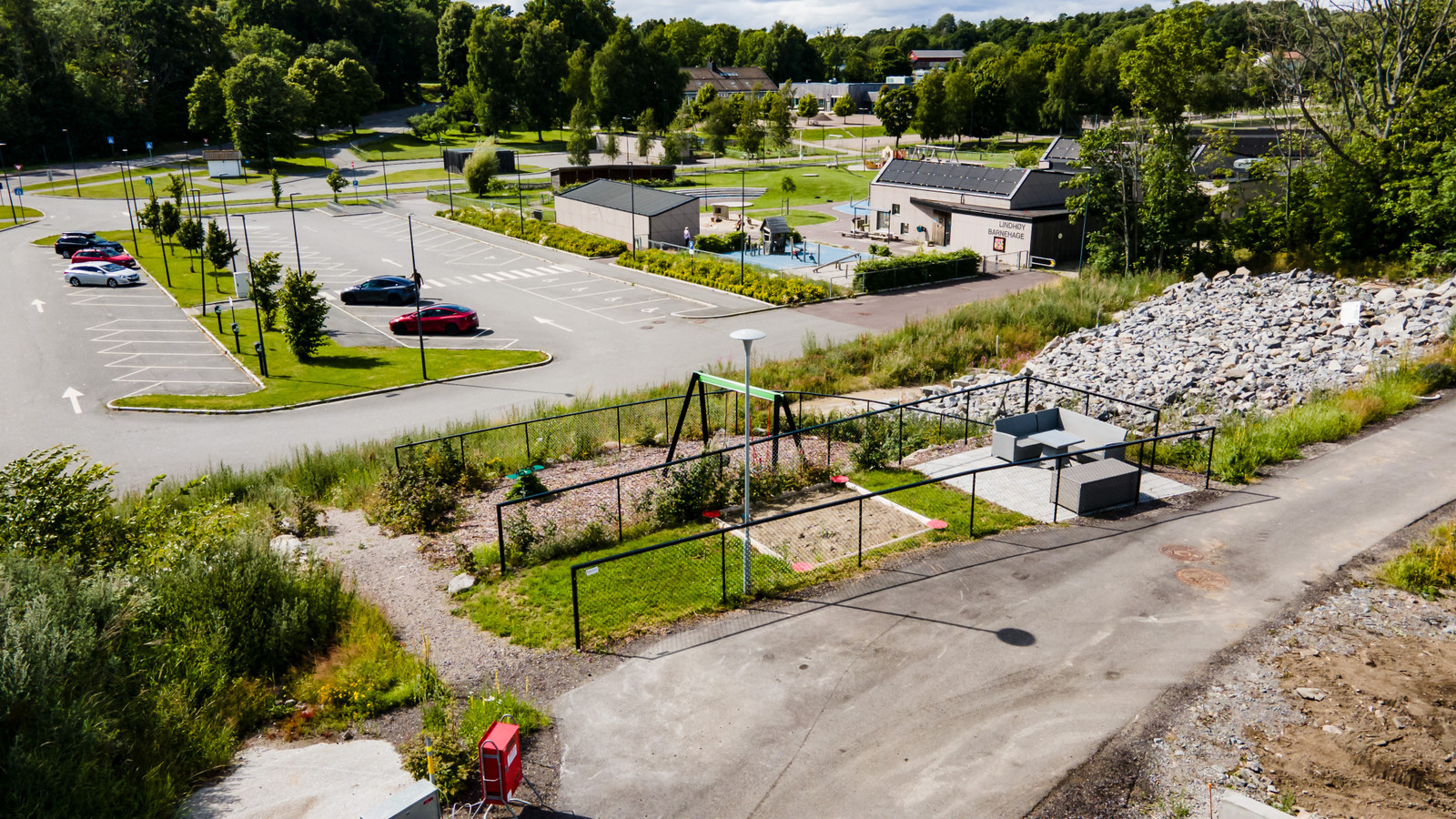 Lekeplass mot barnehage/skole