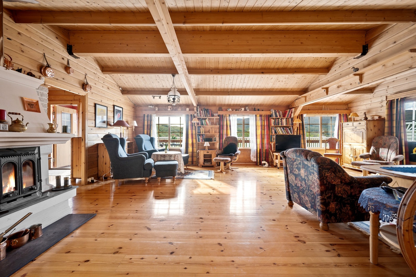 Vegger består av tømmerpanel og tømmer Galleribilde