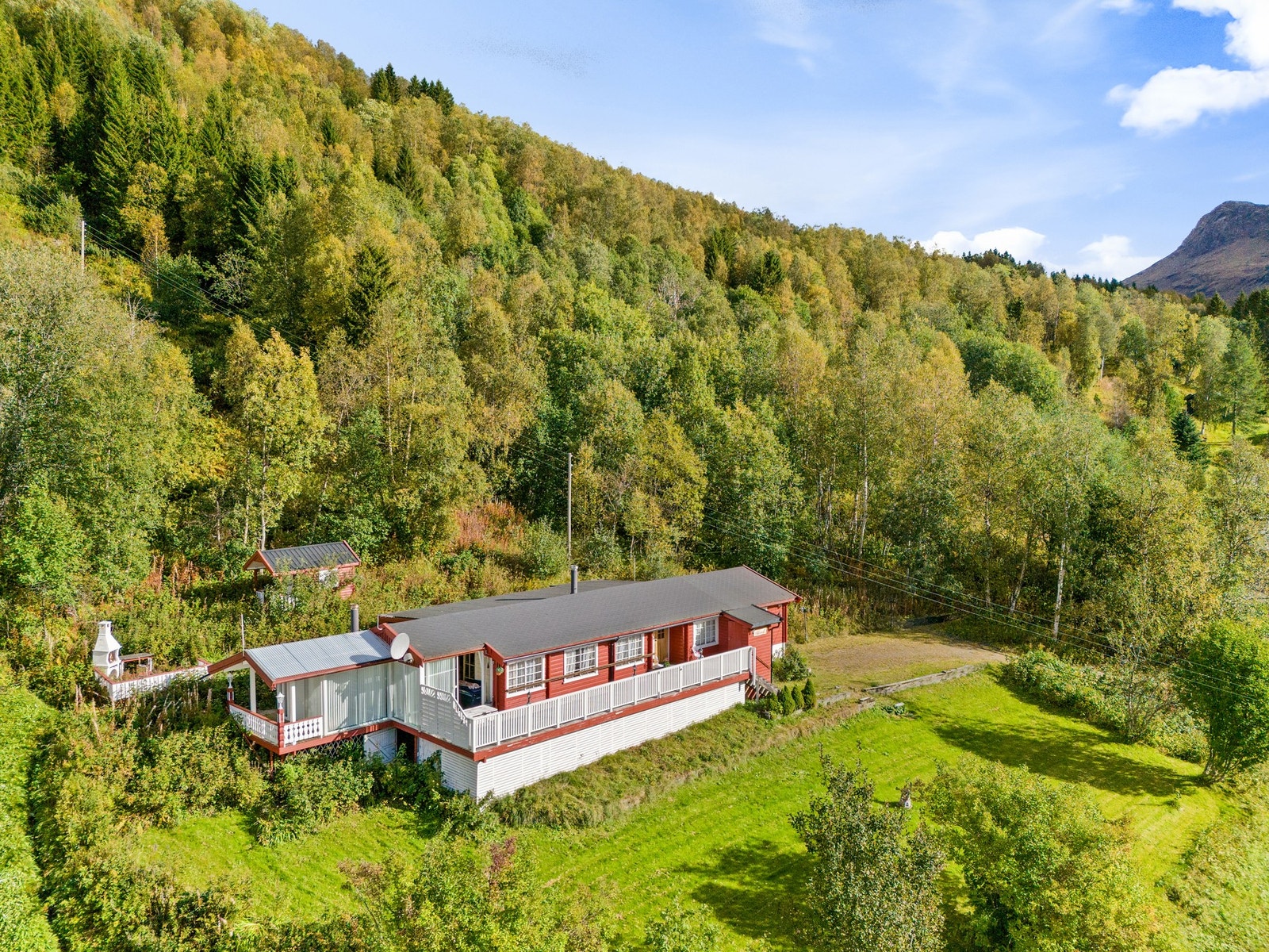 Flotte naturomgivelser med gode turmuligheter både sommer og vinter Galleribilde